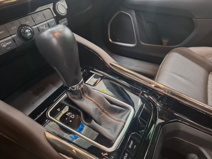 jeep commander 1.3 t270 turbo flex overland at6 4p automatico 2023 jeep commander 1.3 t270 turbo flex overland at6 4p automatico 2023