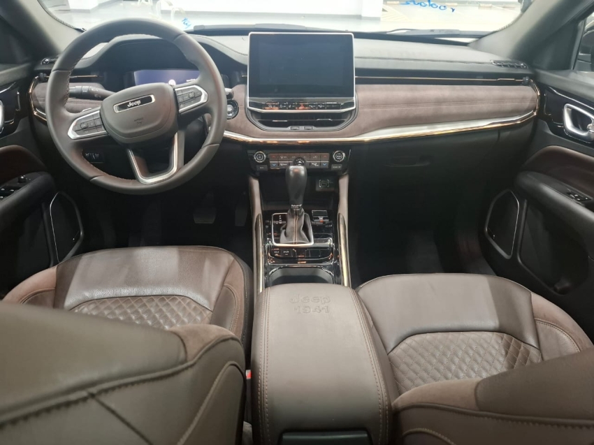 jeep commander 1.3 t270 turbo flex overland at6 4p automatico 2023 jeep commander 1.3 t270 turbo flex overland at6 4p automatico 2023