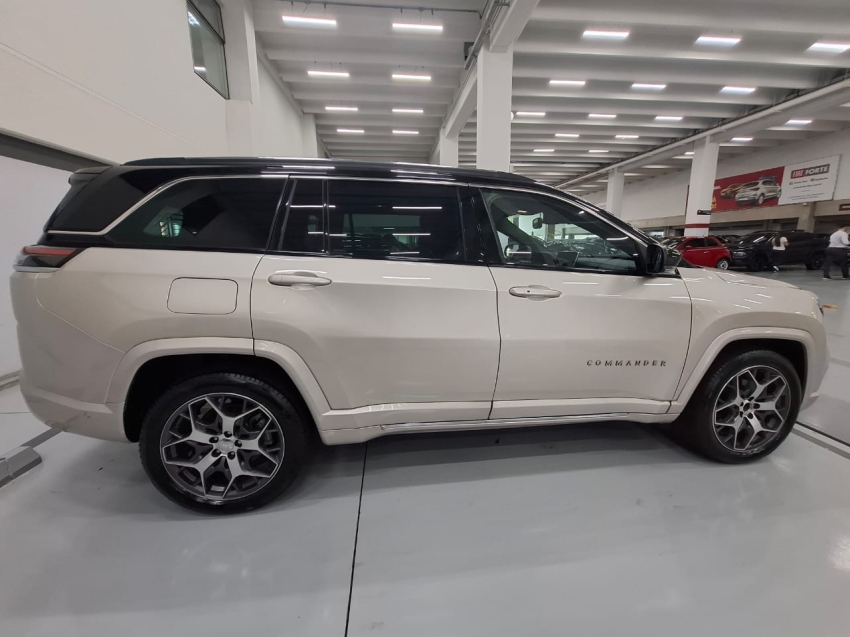 jeep commander 1.3 t270 turbo flex overland at6 4p automatico 2023 jeep commander 1.3 t270 turbo flex overland at6 4p automatico 2023