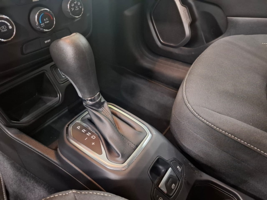 jeep renegade 1.3 t270 turbo flex sport at6 4p automatico 2023 jeep renegade 1.3 t270 turbo flex sport at6 4p automatico 2023