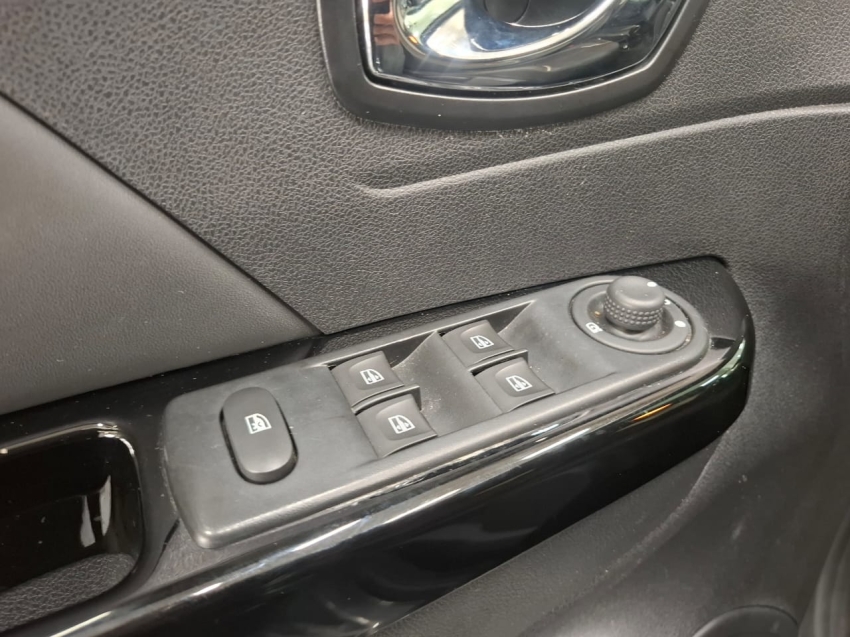 renault captur 2.0 16v hi-flex intense automatico flex 4p 2019 renault captur 2.0 16v hi-flex intense automatico flex 4p 2019