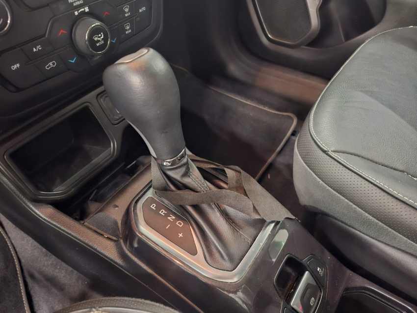jeep renegade 1.3 t270 turbo flex longitude at6 4p automatico 2023 jeep renegade 1.3 t270 turbo flex longitude at6 4p automatico 2023