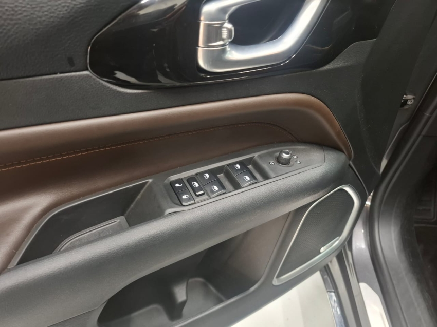 jeep commander 2.0 td380 turbo diesel overland at9 4p automatico 2023 jeep commander 2.0 td380 turbo diesel overland at9 4p automatico 2023
