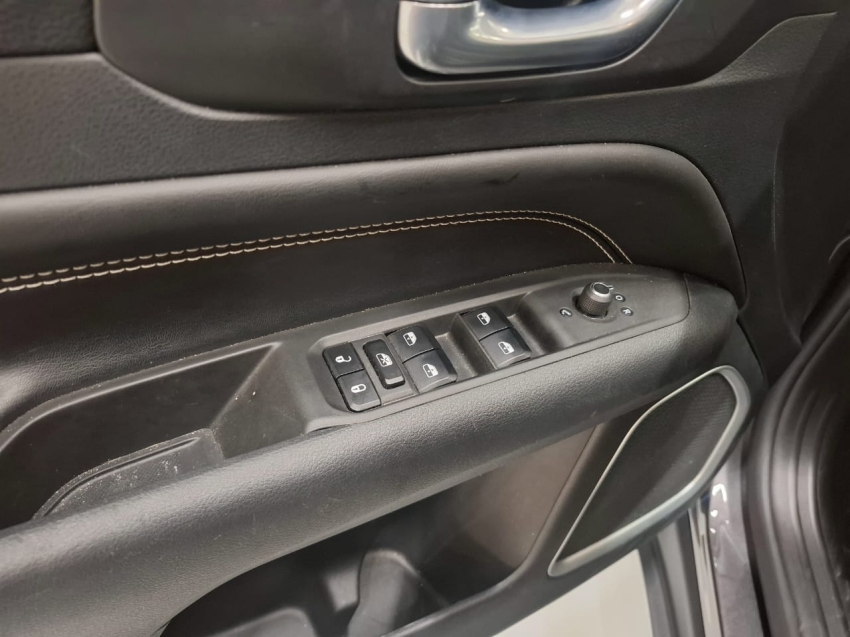 jeep compass 1.3 t270 turbo flex longitude at6 4p automatico 2024 jeep compass 1.3 t270 turbo flex longitude at6 4p automatico 2024