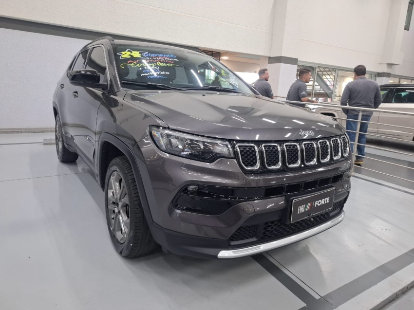 jeep compass 1.3 t270 turbo flex longitude at6 4p automatico 2024 jeep compass 1.3 t270 turbo flex longitude at6 4p automatico 2024