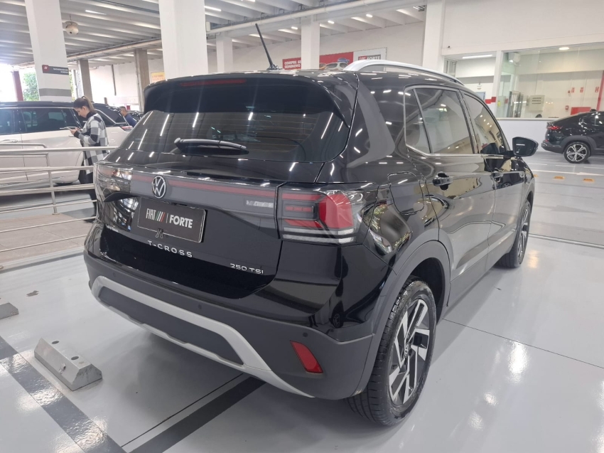 volkswagen t-cross 1.4 250 tsi total flex highline automatico 4p 2025 volkswagen t-cross 1.4 250 tsi total flex highline automatico 4p 2025