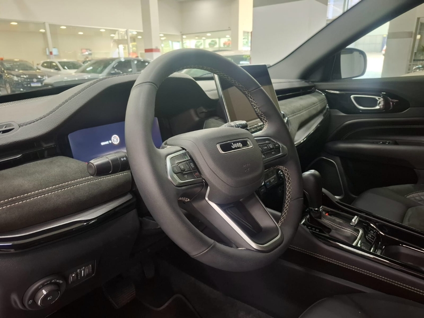 jeep commander 2.0 hurricane 4 turbo gasolina blackhawk at9 4p automatico 2025 jeep commander 2.0 hurricane 4 turbo gasolina blackhawk at9 4p automatico 2025