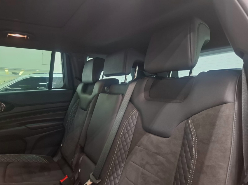 jeep commander 2.0 hurricane 4 turbo gasolina blackhawk at9 4p automatico 2025 jeep commander 2.0 hurricane 4 turbo gasolina blackhawk at9 4p automatico 2025