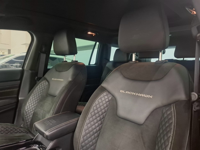 jeep commander 2.0 hurricane 4 turbo gasolina blackhawk at9 4p automatico 2025 jeep commander 2.0 hurricane 4 turbo gasolina blackhawk at9 4p automatico 2025