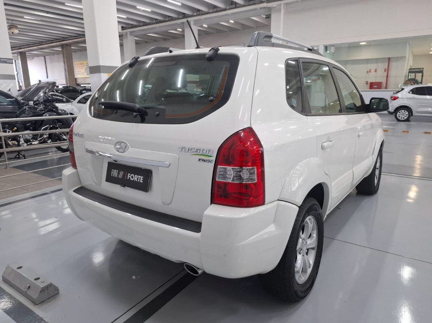 hyundai tucson 2.0 mpfi gls 16v 143cv 2wd flex 4p automatico 2015 hyundai tucson 2.0 mpfi gls 16v 143cv 2wd flex 4p automatico 2015