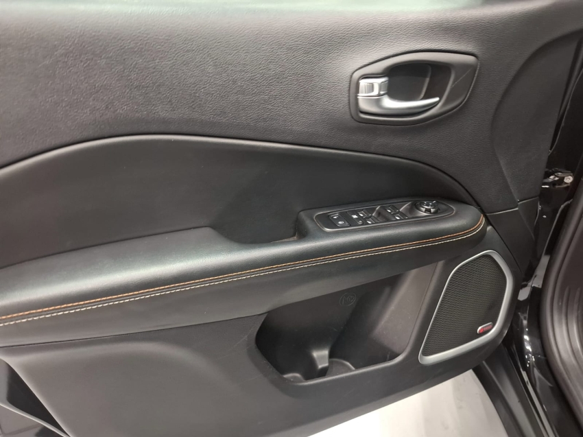 jeep compass 2.0 16v flex longitude automatico 4p 2018 jeep compass 2.0 16v flex longitude automatico 4p 2018
