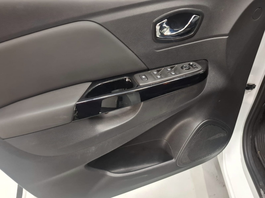 renault captur 2.0 16v hi-flex intense automatico flex 4p 2020 renault captur 2.0 16v hi-flex intense automatico flex 4p 2020