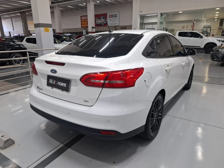 ford focus 2.0 se plus fastback 16v flex 4p powershift manual 2018
