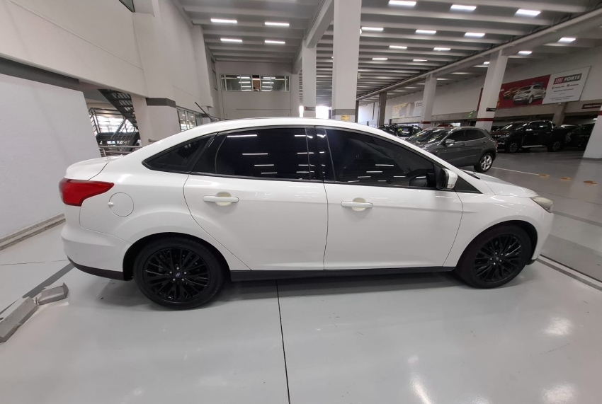 ford focus 2.0 se plus fastback 16v flex 4p powershift manual 2018
