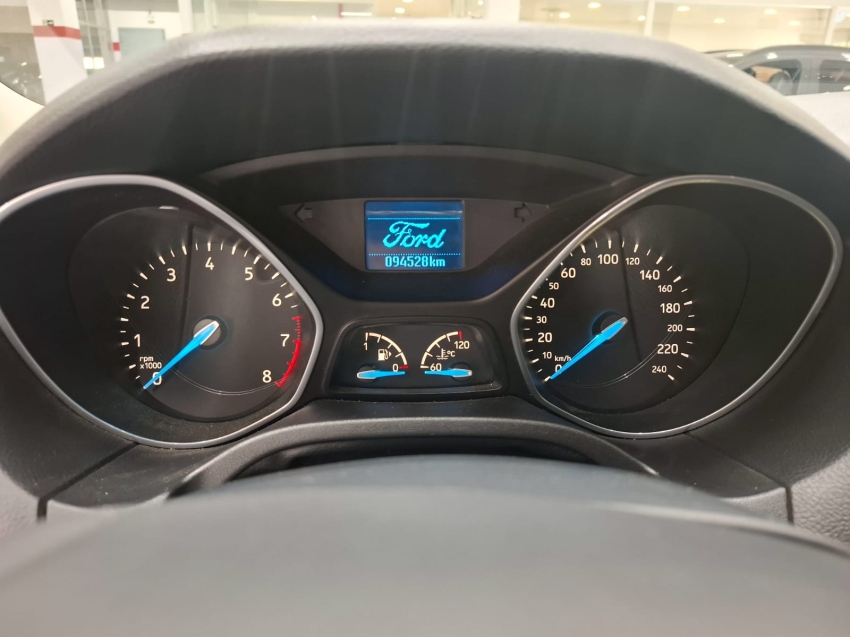 ford focus 2.0 se plus fastback 16v flex 4p powershift manual 2018