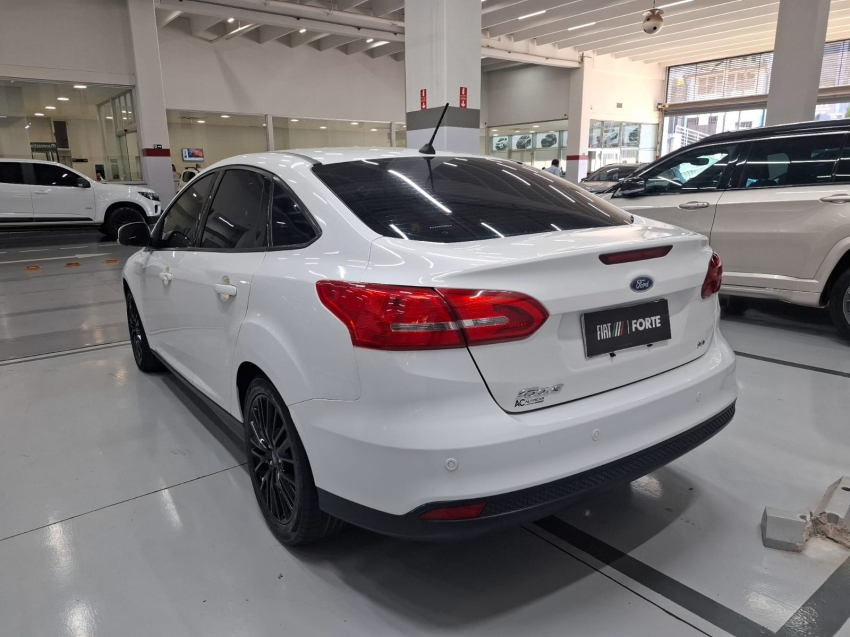ford focus 2.0 se plus fastback 16v flex 4p powershift manual 2018