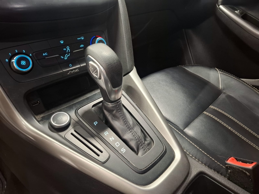 ford focus 2.0 se plus fastback 16v flex 4p powershift manual 2018