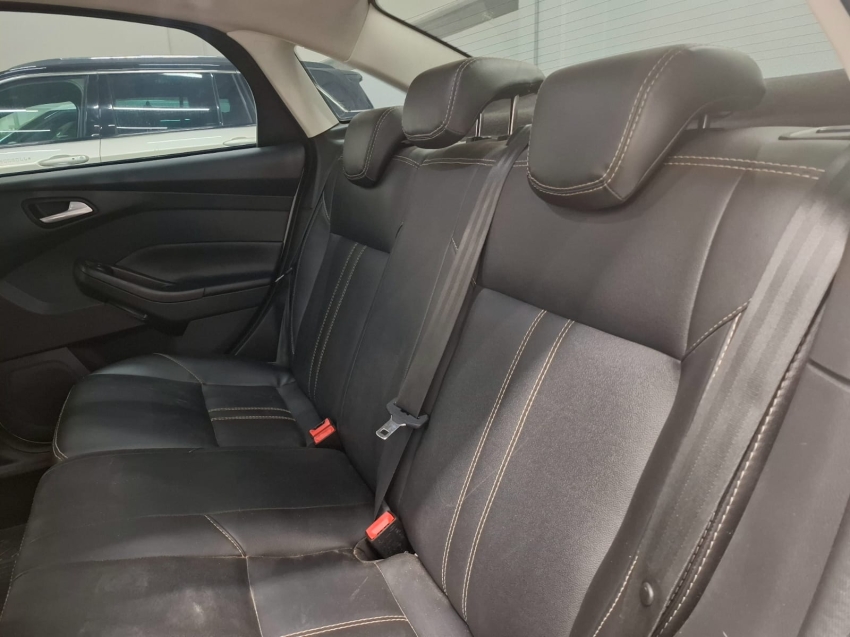 ford focus 2.0 se plus fastback 16v flex 4p powershift manual 2018