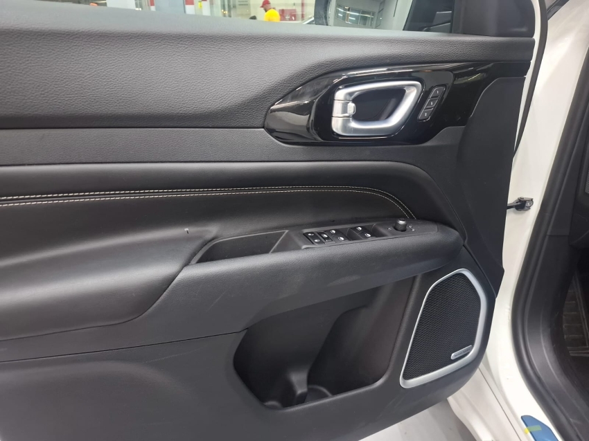 jeep commander 2.0 hurricane 4 turbo gasolina blackhawk at9 4p automatico 2025 jeep commander 2.0 hurricane 4 turbo gasolina blackhawk at9 4p automatico 2025