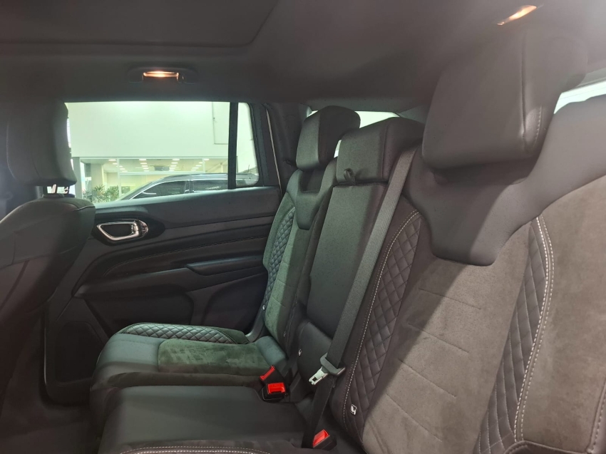jeep commander 2.0 hurricane 4 turbo gasolina blackhawk at9 4p automatico 2025 jeep commander 2.0 hurricane 4 turbo gasolina blackhawk at9 4p automatico 2025