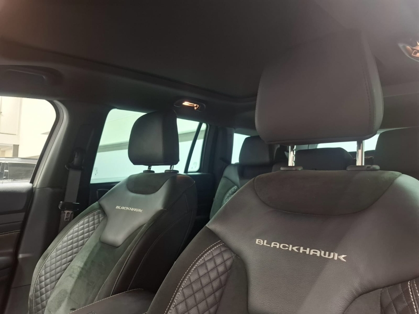 jeep commander 2.0 hurricane 4 turbo gasolina blackhawk at9 4p automatico 2025 jeep commander 2.0 hurricane 4 turbo gasolina blackhawk at9 4p automatico 2025