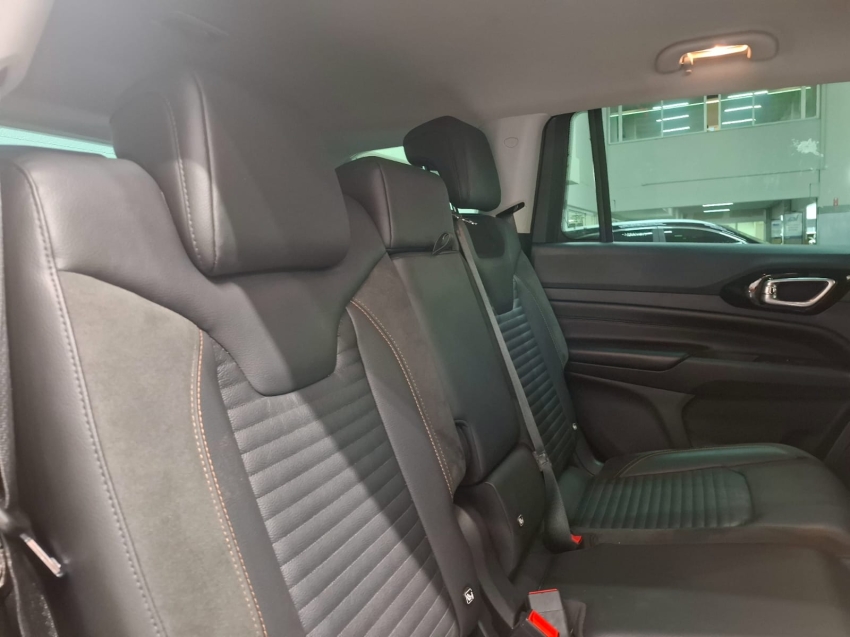 jeep commander 1.3 t270 turbo flex limited at6 4p automatico 2023 jeep commander 1.3 t270 turbo flex limited at6 4p automatico 2023