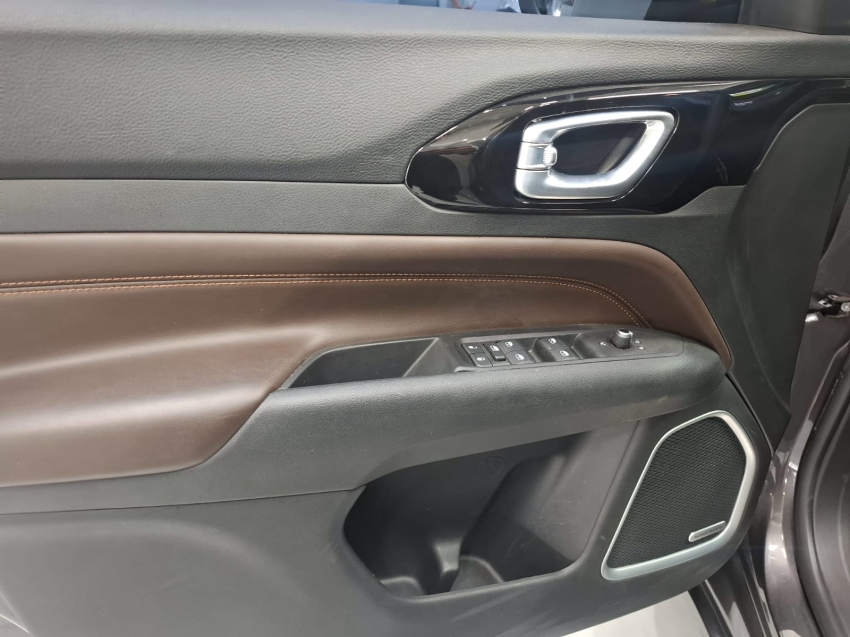 jeep commander 1.3 t270 turbo flex overland at6 4p automatico 2022 jeep commander 1.3 t270 turbo flex overland at6 4p automatico 2022