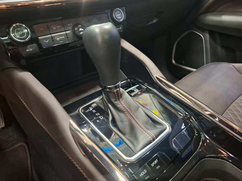 jeep commander 1.3 t270 turbo flex overland at6 4p automatico 2022 jeep commander 1.3 t270 turbo flex overland at6 4p automatico 2022