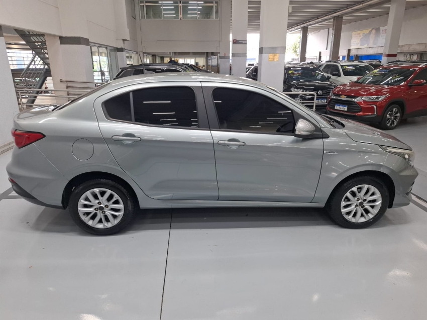 fiat cronos 1.3 firefly flex drive gsr 4p automatico 20184