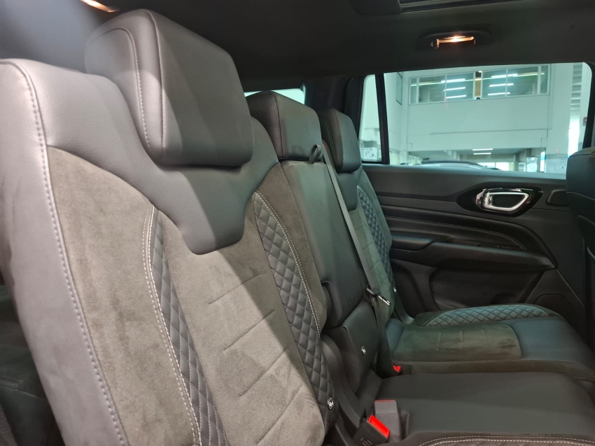 jeep commander 2.0 hurricane 4 turbo gasolina blackhawk at9 4p automatico 202511