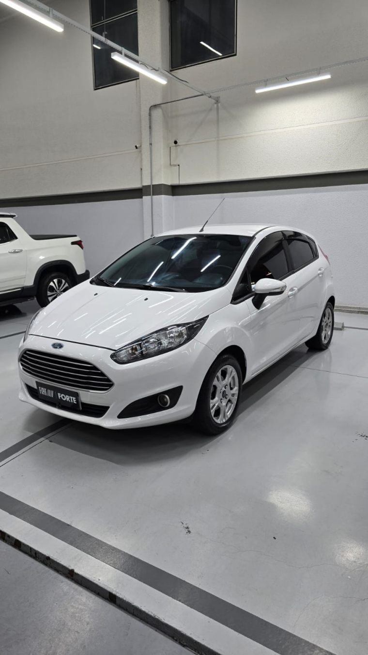 ford fiesta 1.6 se hatch 16v flex 4p manual 2017