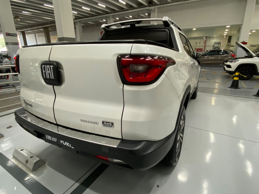 fiat toro 2.0 16v turbo diesel volcano 4wd at9 4p automatico 202313