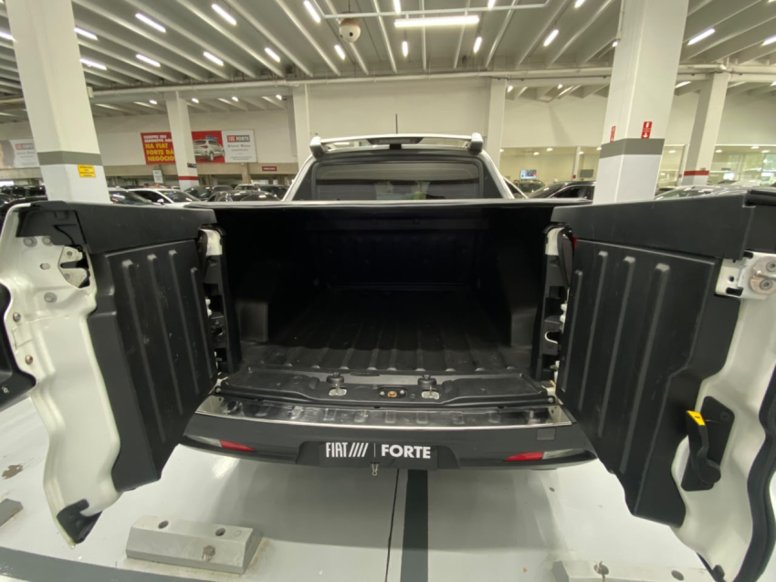 fiat toro 2.0 16v turbo diesel volcano 4wd at9 4p automatico 202316