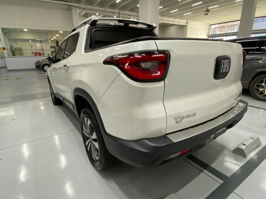 fiat toro 2.0 16v turbo diesel volcano 4wd at9 4p automatico 202315