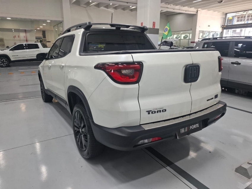 fiat toro 1.3 turbo 270 flex volcano at6 4p automatico 202415