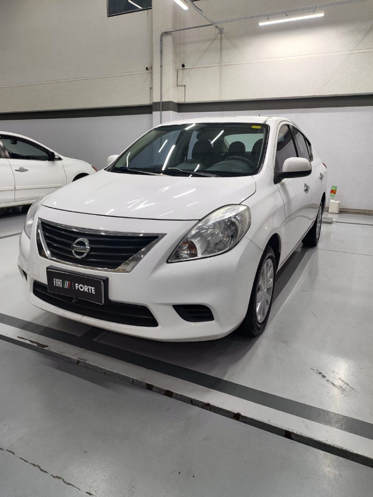 nissan versa 1.6 16v flex s 4p manual automatico 2014