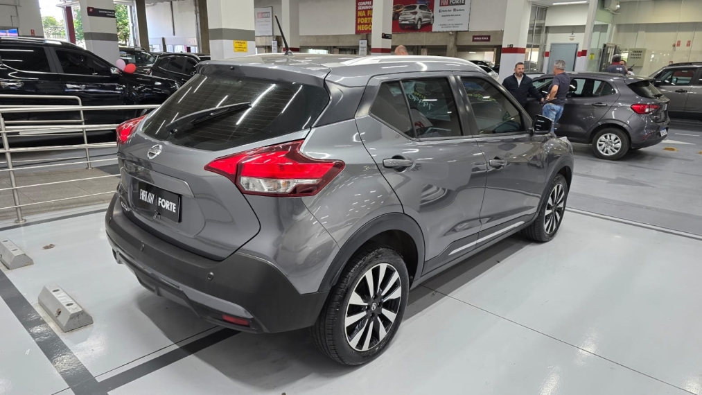 nissan kicks 1.6 16v flexstart sv 4p xtronic flex automatico 201713
