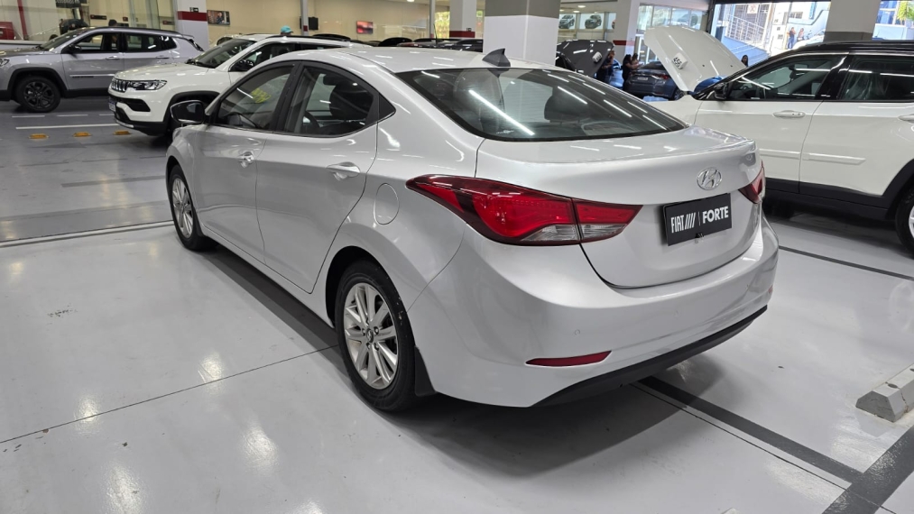 hyundai elantra 2.0 gls 16v flex 4p automatico 201515