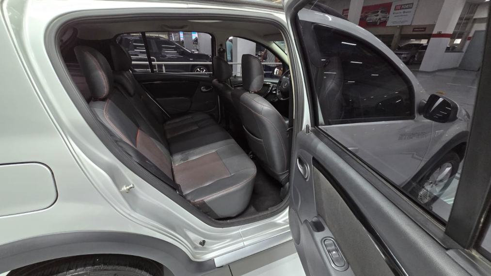 renault sandero 1.6 stepway 16v flex 4p automatico 201411