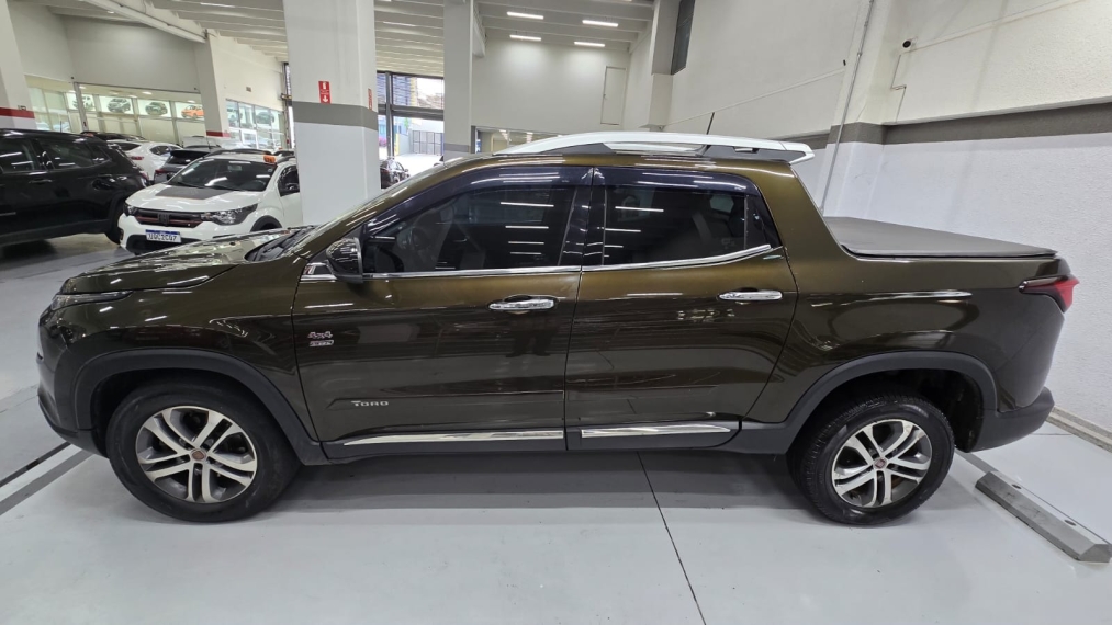 fiat toro 2.0 16v turbo diesel volcano 4wd at9 4p automatico 20175