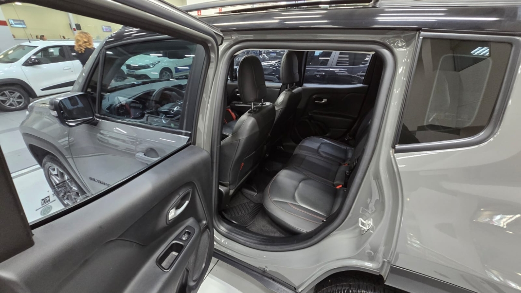 jeep renegade 1.3 t270 turbo flex trailhawk 4x4 at9 1p automatico 202313