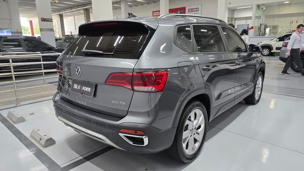 volkswagen taos 1.4 250 tsi total flex comfortline automatico 4p 202313