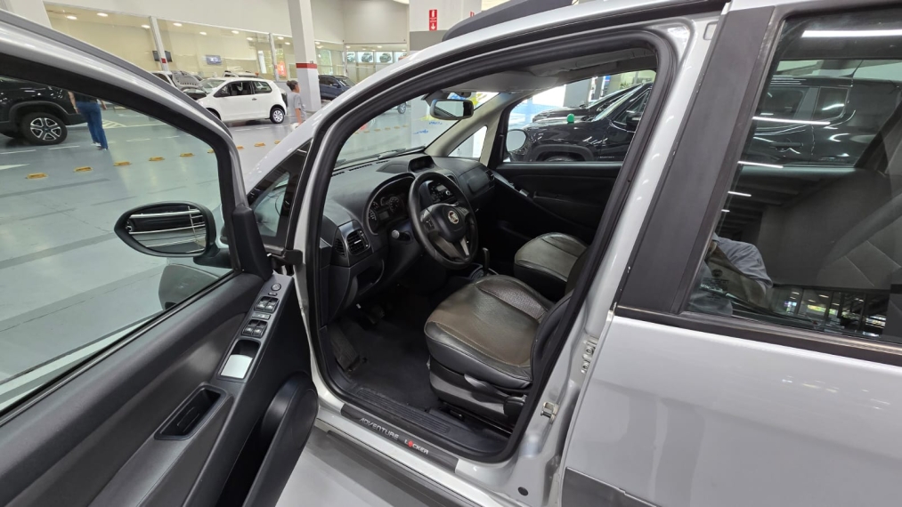 fiat idea 1.8 mpi adventure 16v flex 4p automatizado manual 20156