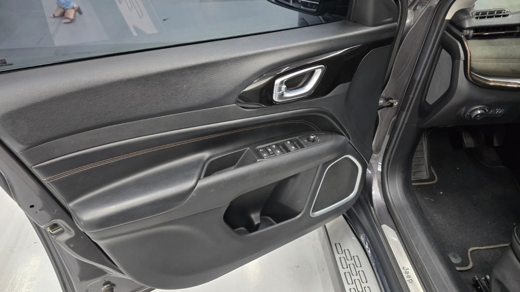 jeep commander 2.0 td380 turbo diesel limited at9 4p automatico 20229