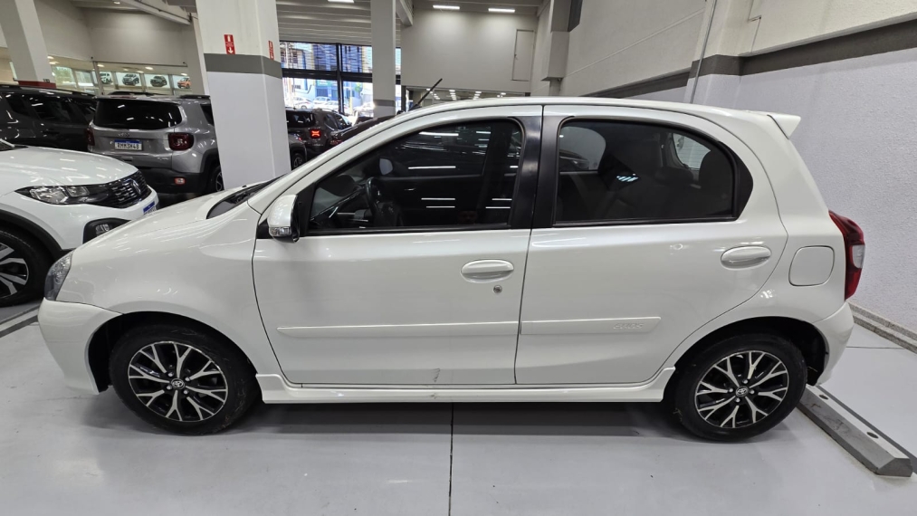toyota etios 1.5 platinum 16v flex 4p automatico 20185