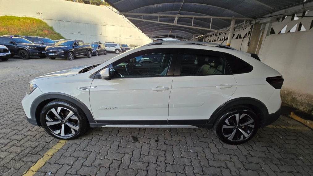 volkswagen nivus 1.0 200 tsi total flex highline automatico 4p 20215