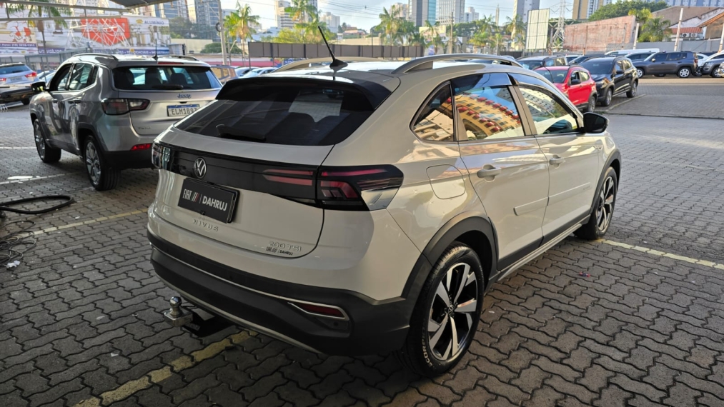 volkswagen nivus 1.0 200 tsi total flex highline automatico 4p 202113