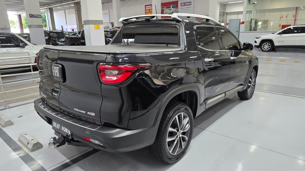 fiat toro 2.0 16v turbo diesel volcano 4wd at9 4p automatico 202113