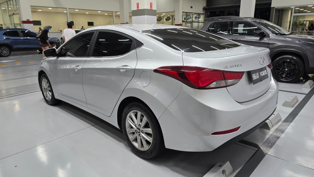 hyundai elantra 2.0 gls 16v flex 4p automatico 201615
