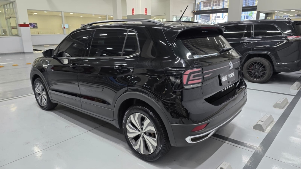 volkswagen t-cross 1.0 200 tsi total flex comfortline automatico 4p 202015